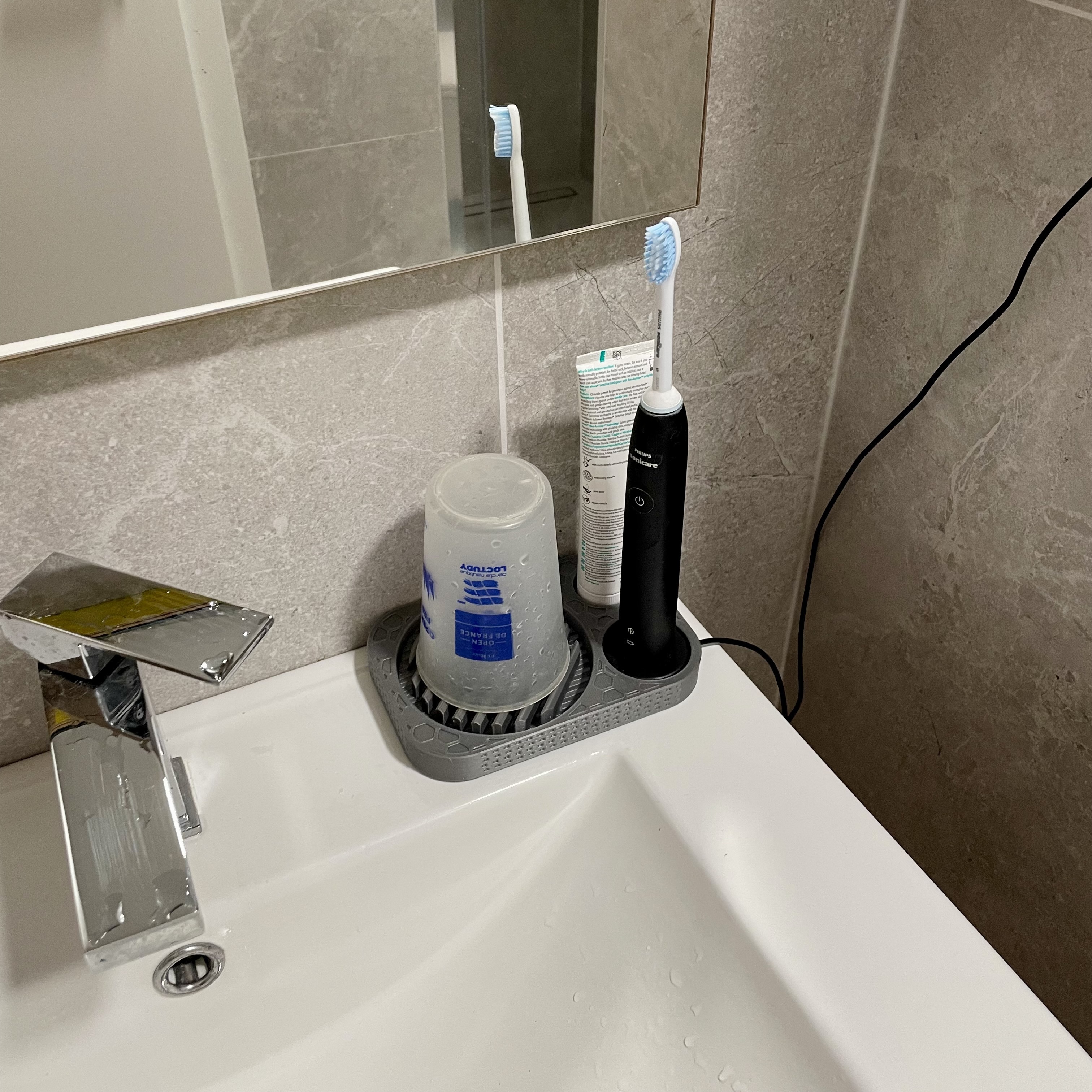 Toothcare Organizer – Minimalist Design, Maximum Function